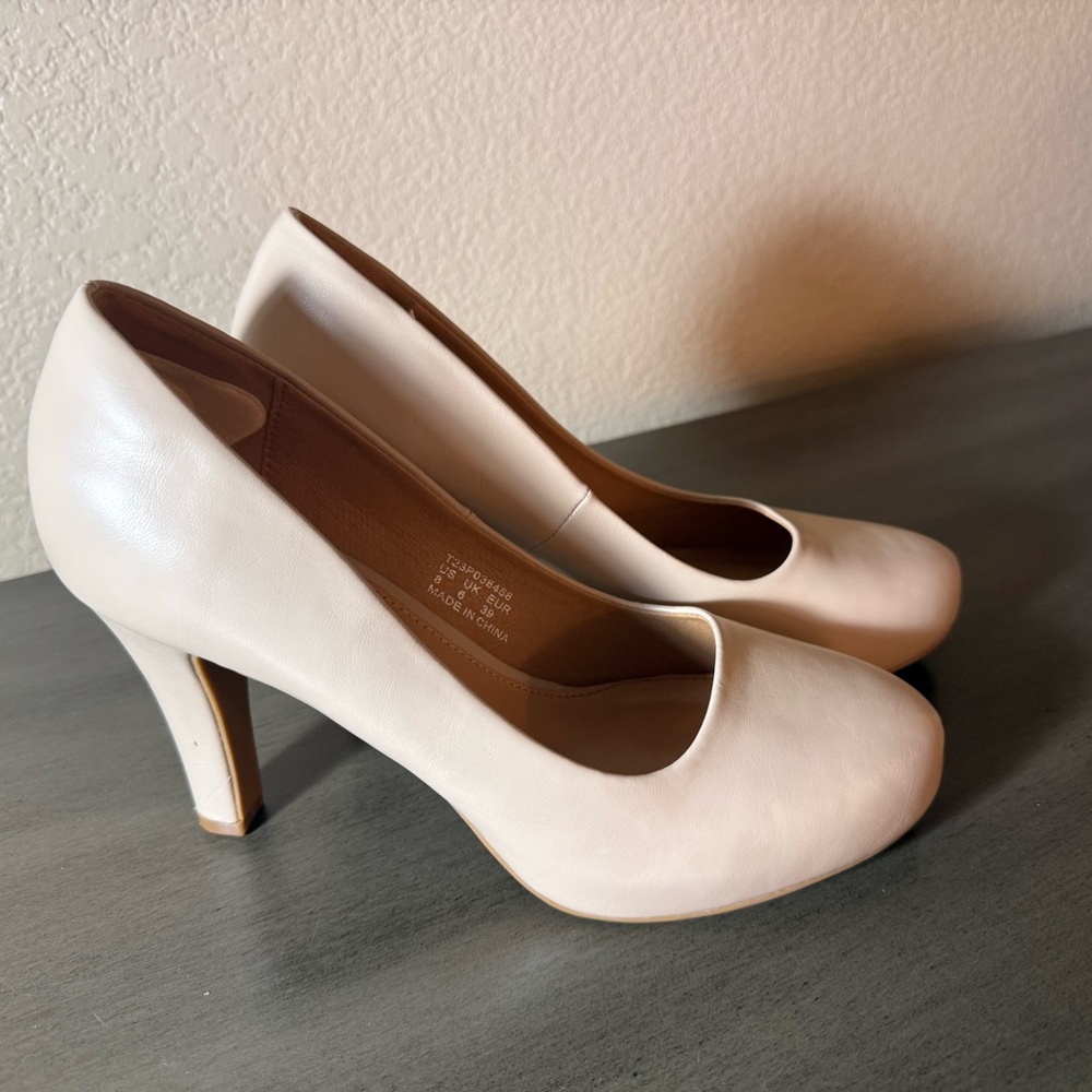 Faryl Better Moves Nude Pumps Size 8